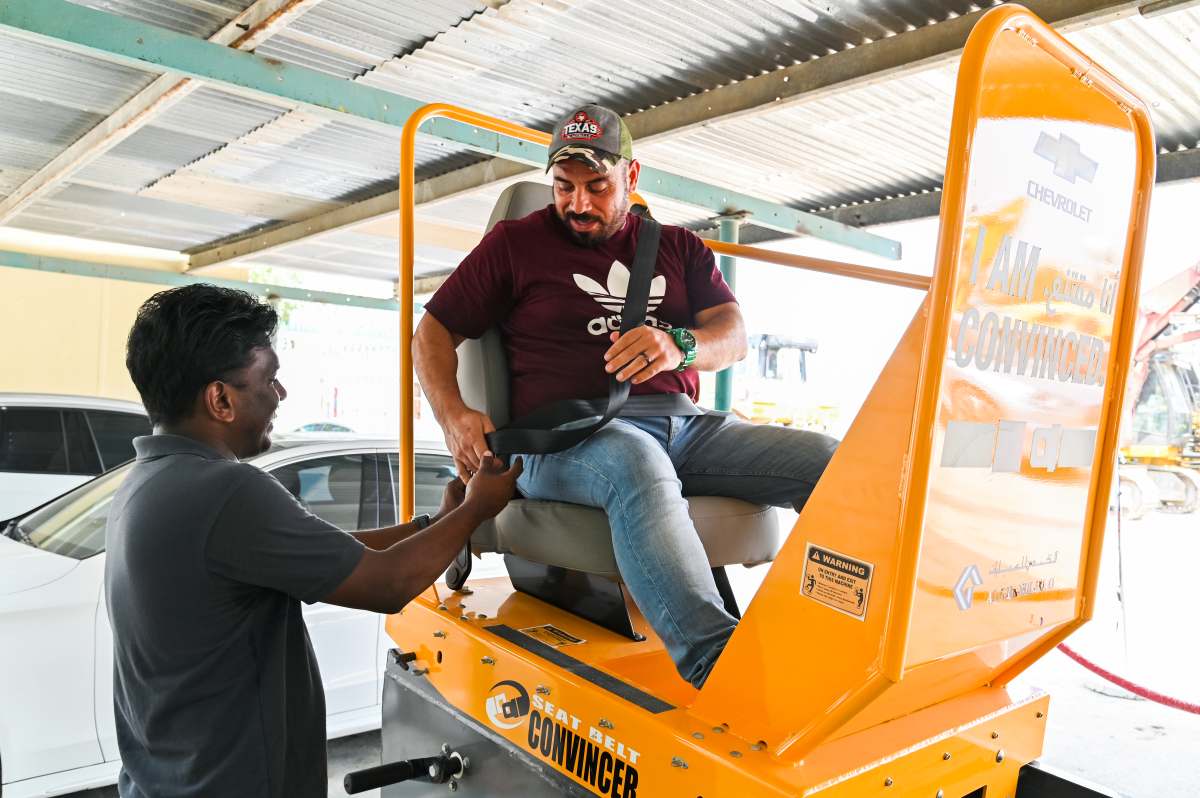 تدريب المروان على السلامة واستخدام حزام الأمان