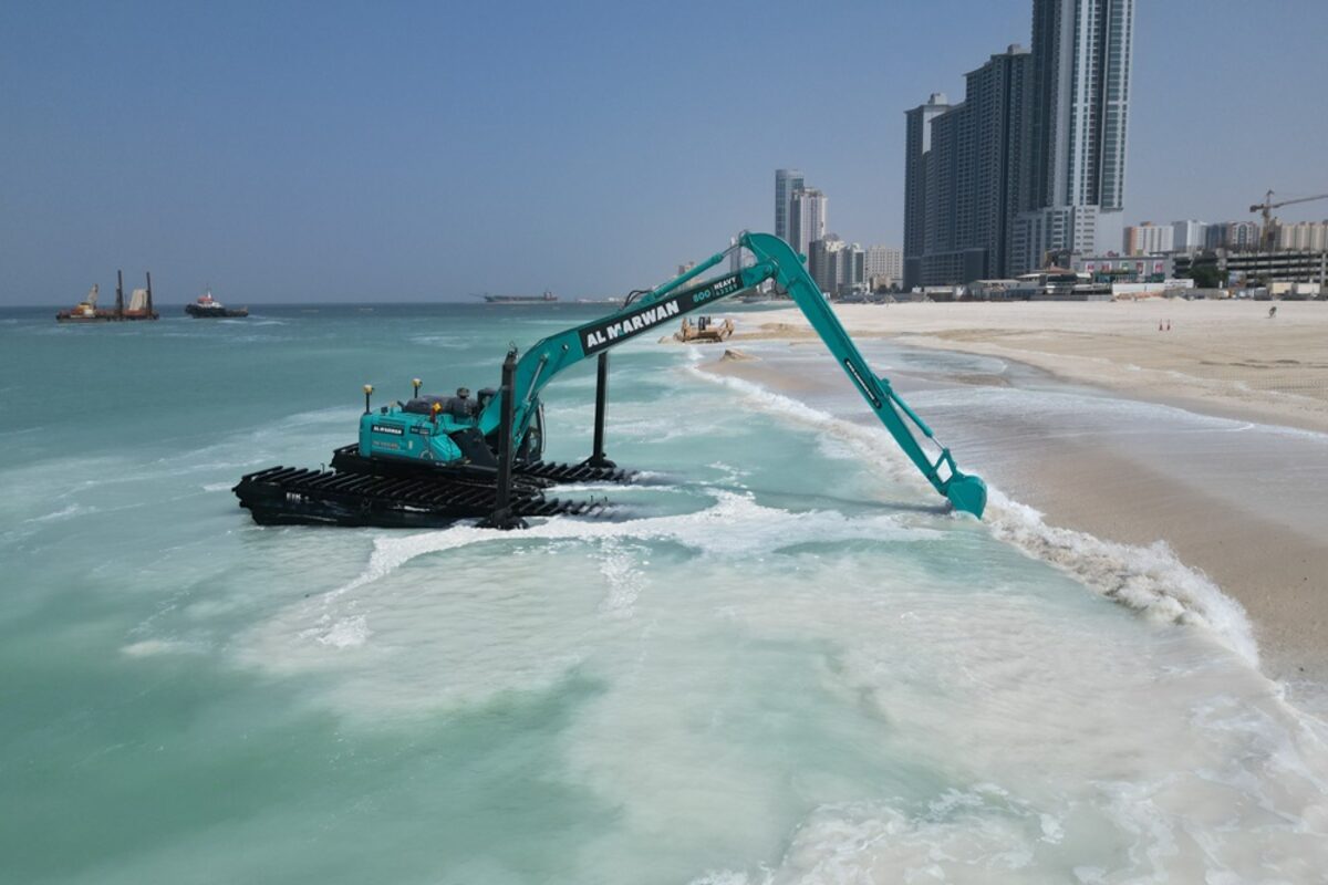 Kobelco SK380 amphibious long boom excavator