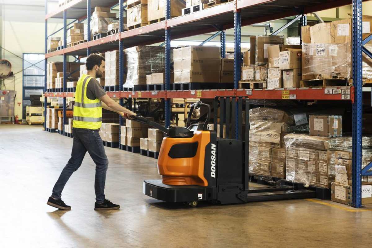 Electric pallet Jacks