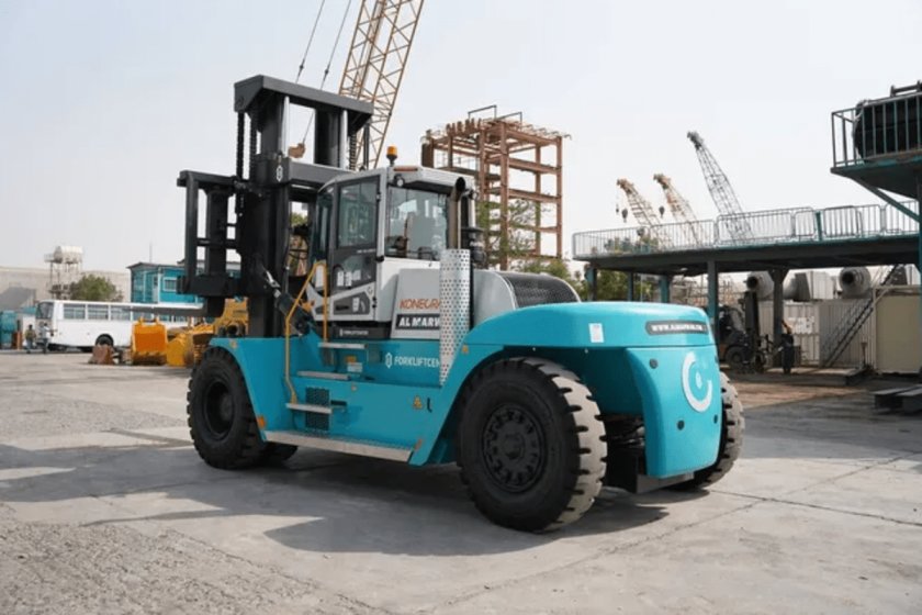 The 25-ton forklift available for rent at almarwan.com
