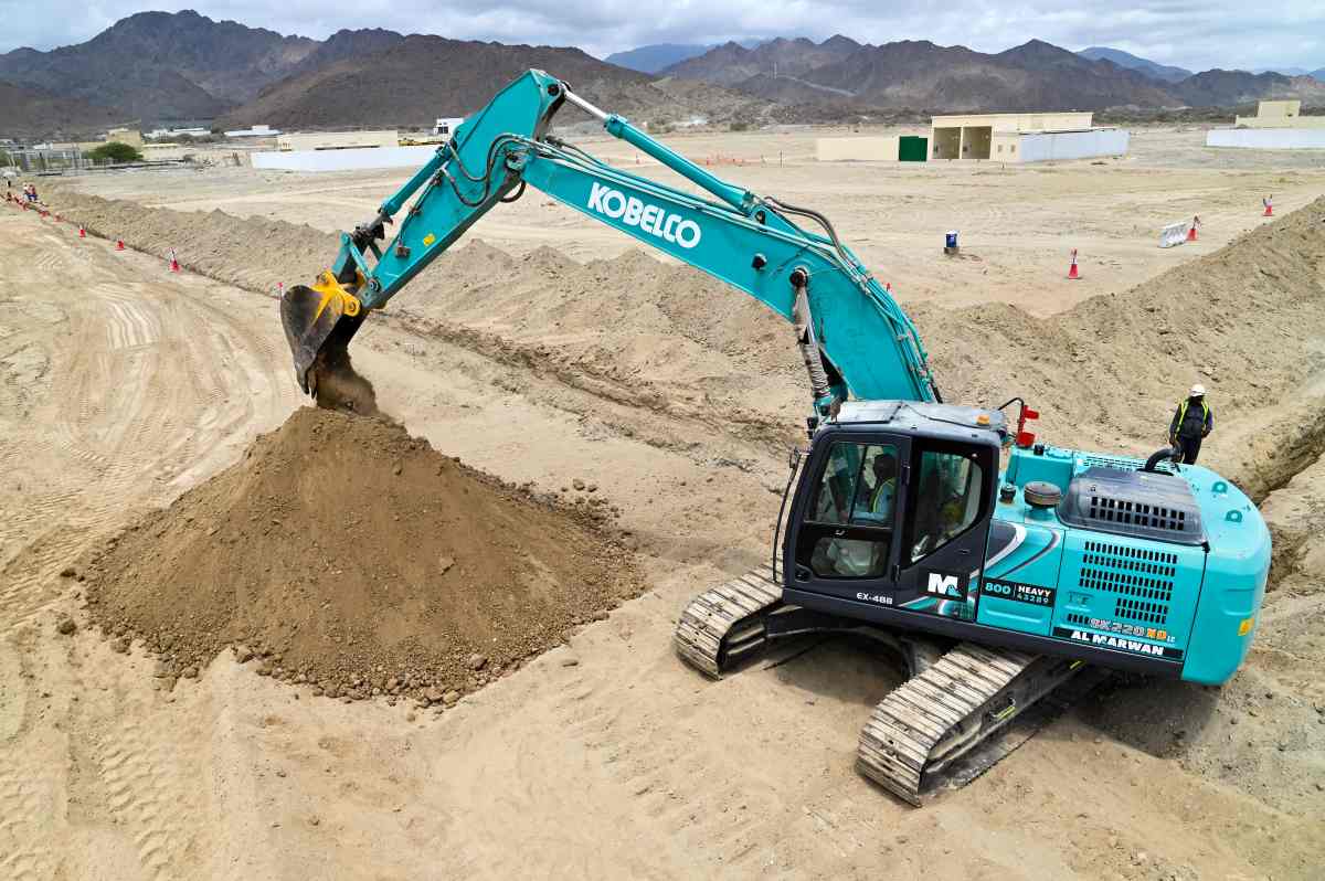 The SK220 Kobelco excavator