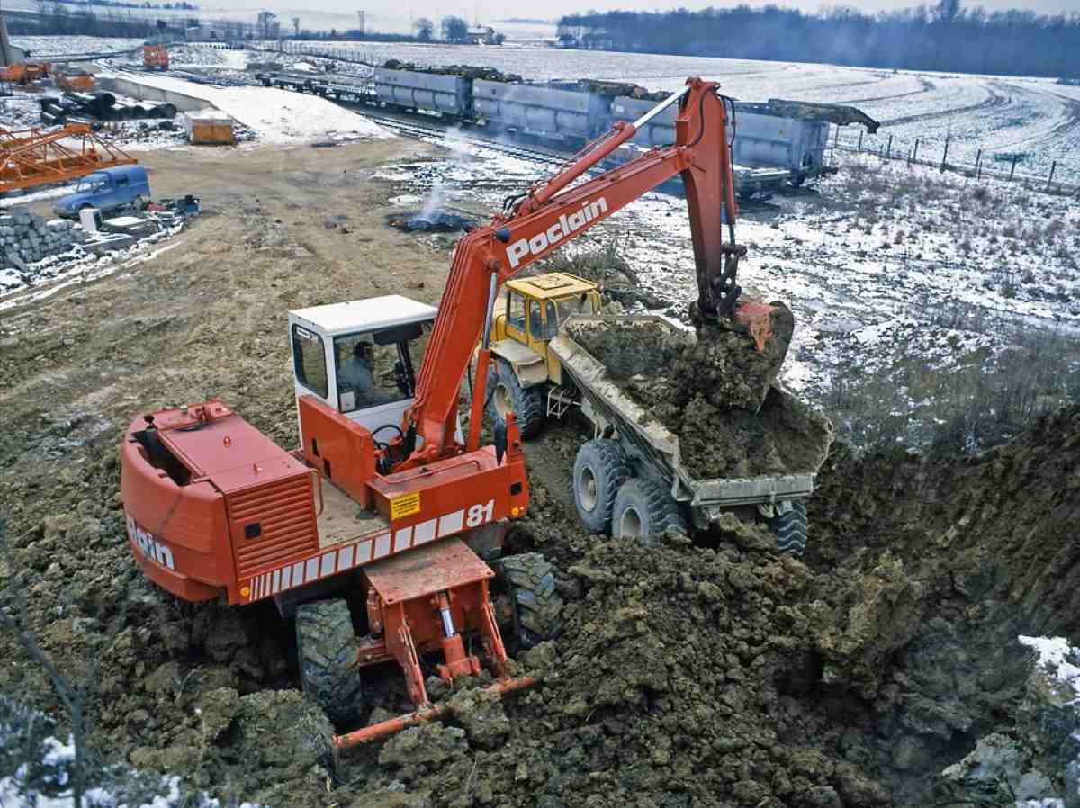 Poclain was one of the first major brands to establish a dominant presence in the Saudi market.