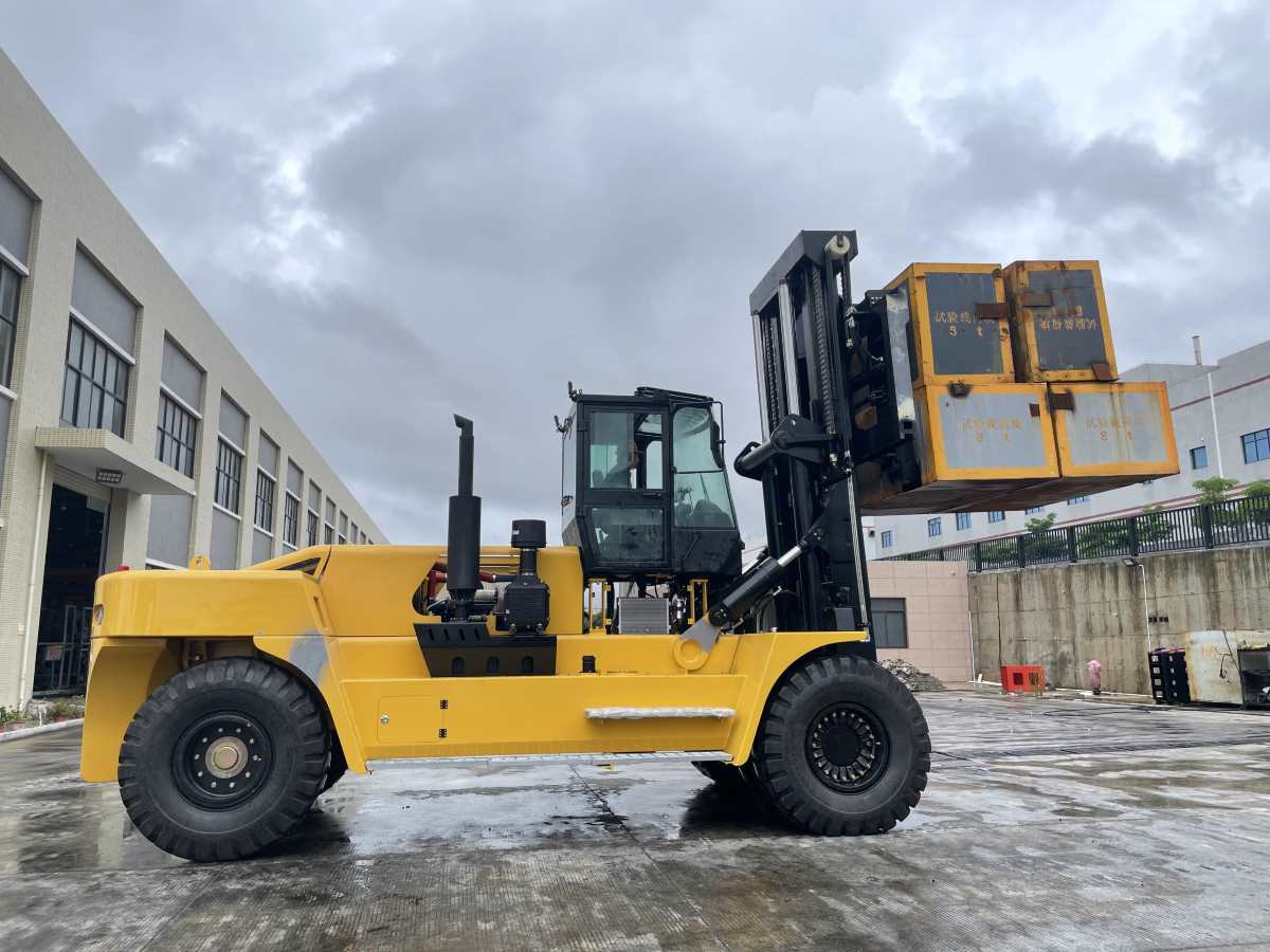 A 35-ton loading capacity SOCMA forklift.