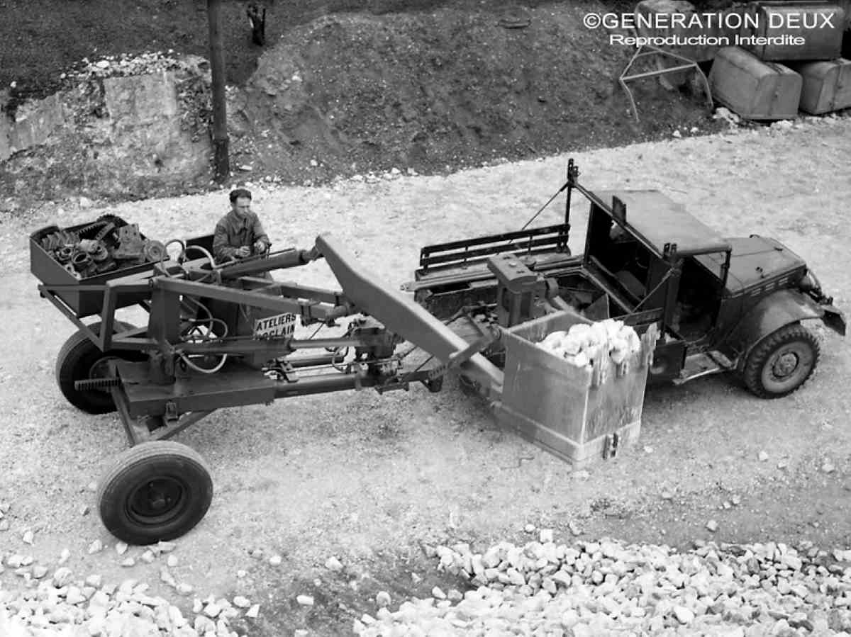 First fully hydraulic excavator