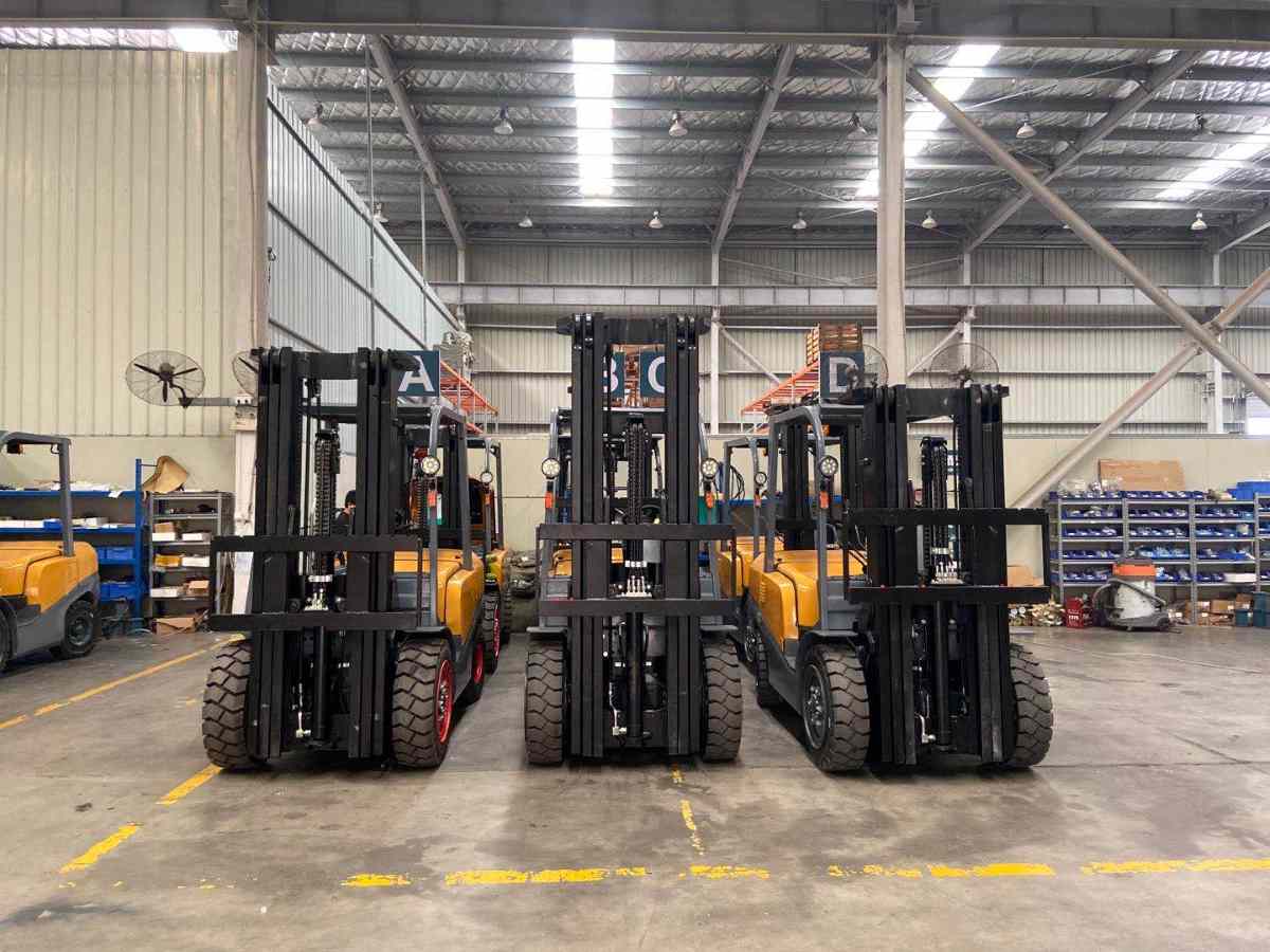 Small 5-ton SOCMA electric forklift