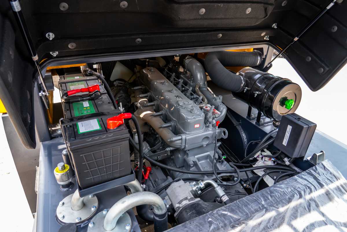 Inside look at the Socma HNF series engine.