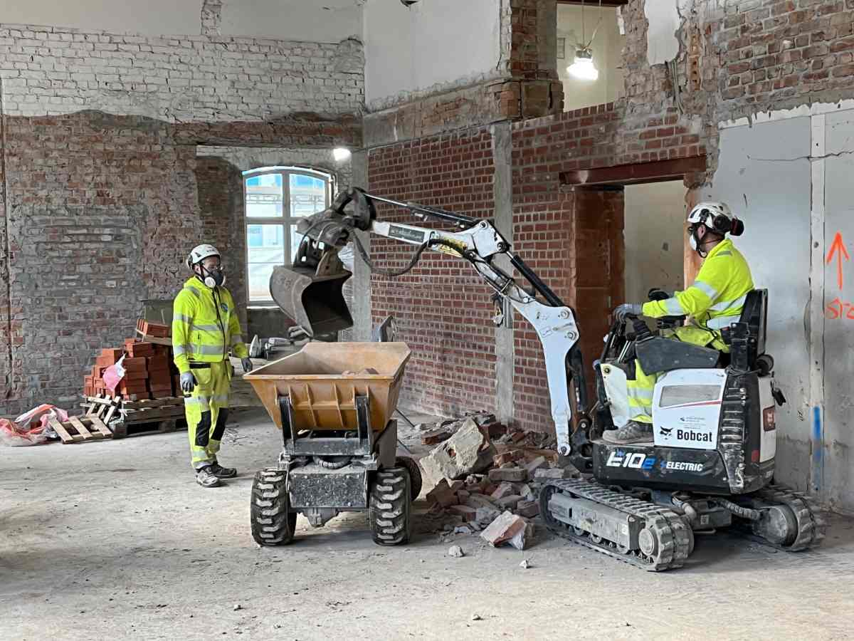 Bobcat E10e electric mini excavator 