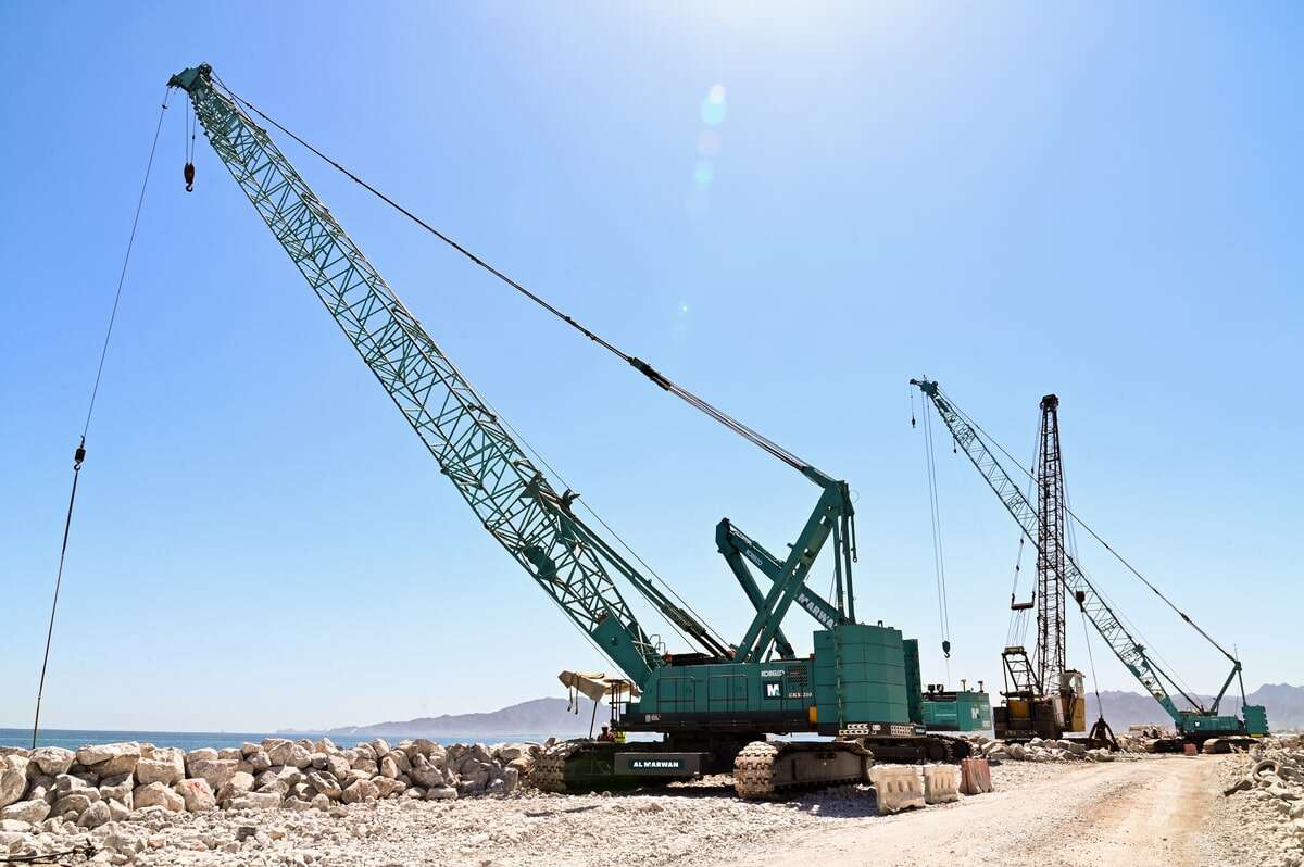The CKS1350 crawler crane, with a 135-ton capacity, is designed for larger scale operations