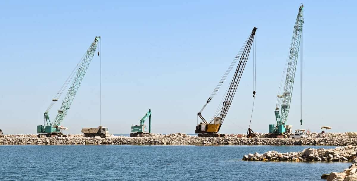 Various Al Marwan crawler cranes on a Oman job site, including the Kobelco CKS1350 crawler crane