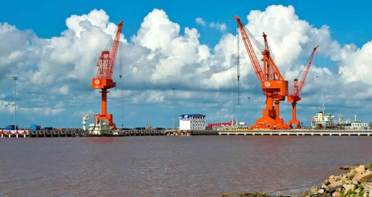 Genma level luffing cranes