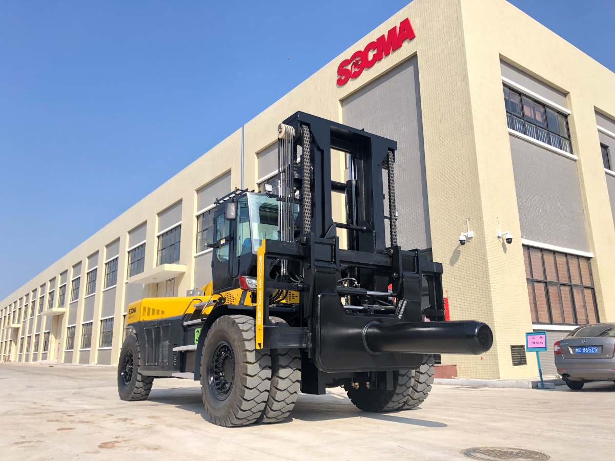 SOCMA HNF320 forklift attached to a carpet pole. 