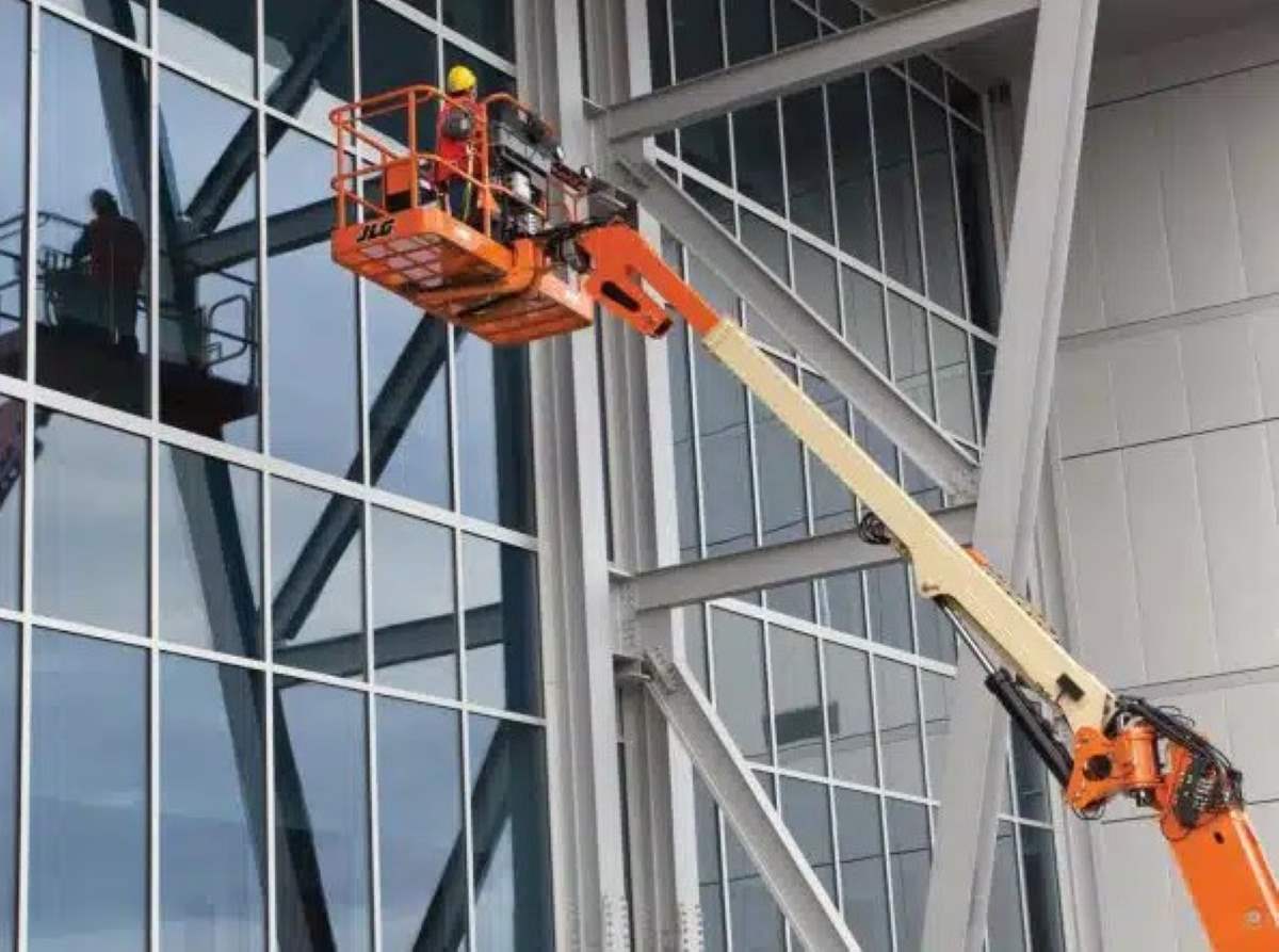 The 1500SJ boom lift