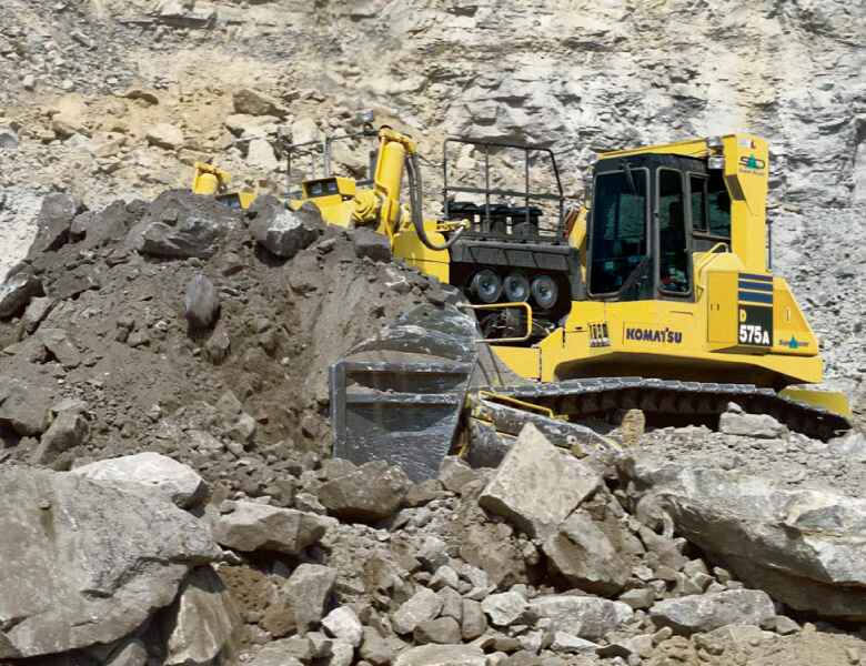 بلدوزر كوماتسو D575A أكبر بلدوزر في العالم. مصدر الصورة: كوماتسو أوروبا.