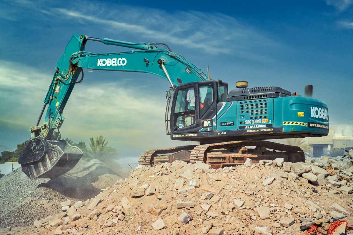 A crushing bucket attached to a Kobelco SK380 excavator.