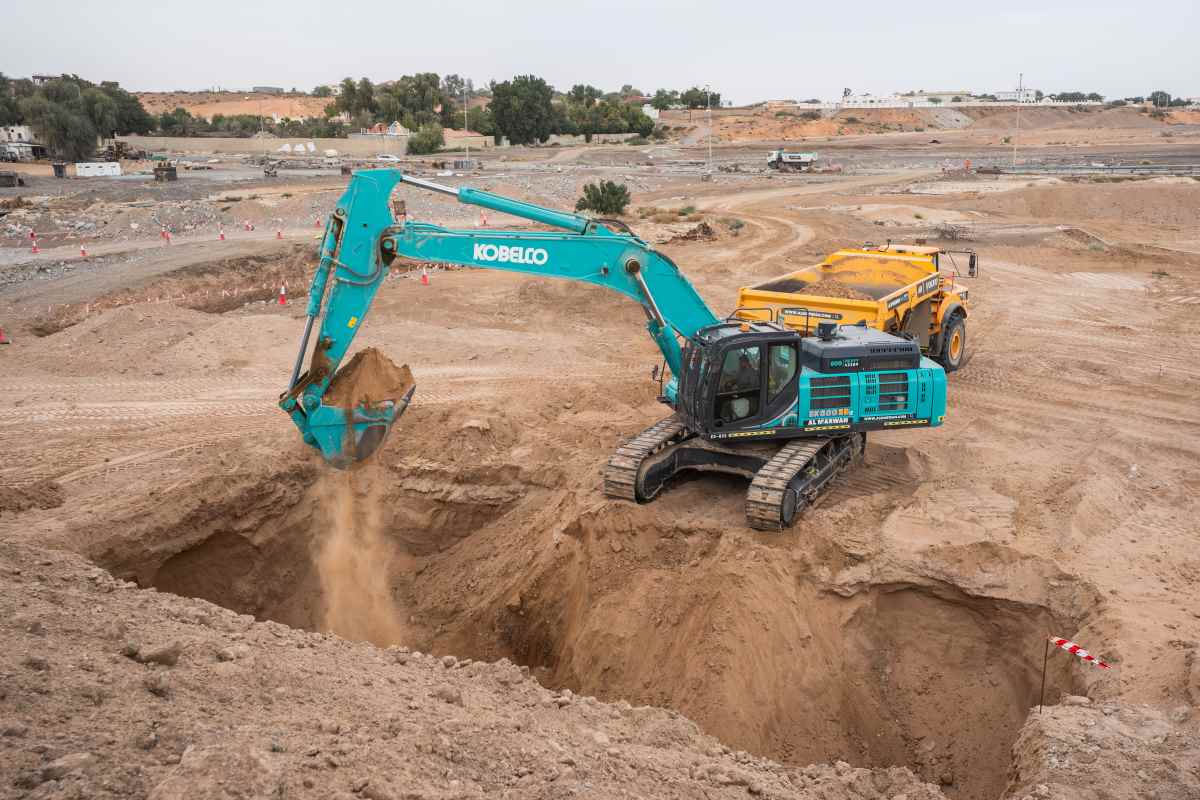 SK500 excavator in action