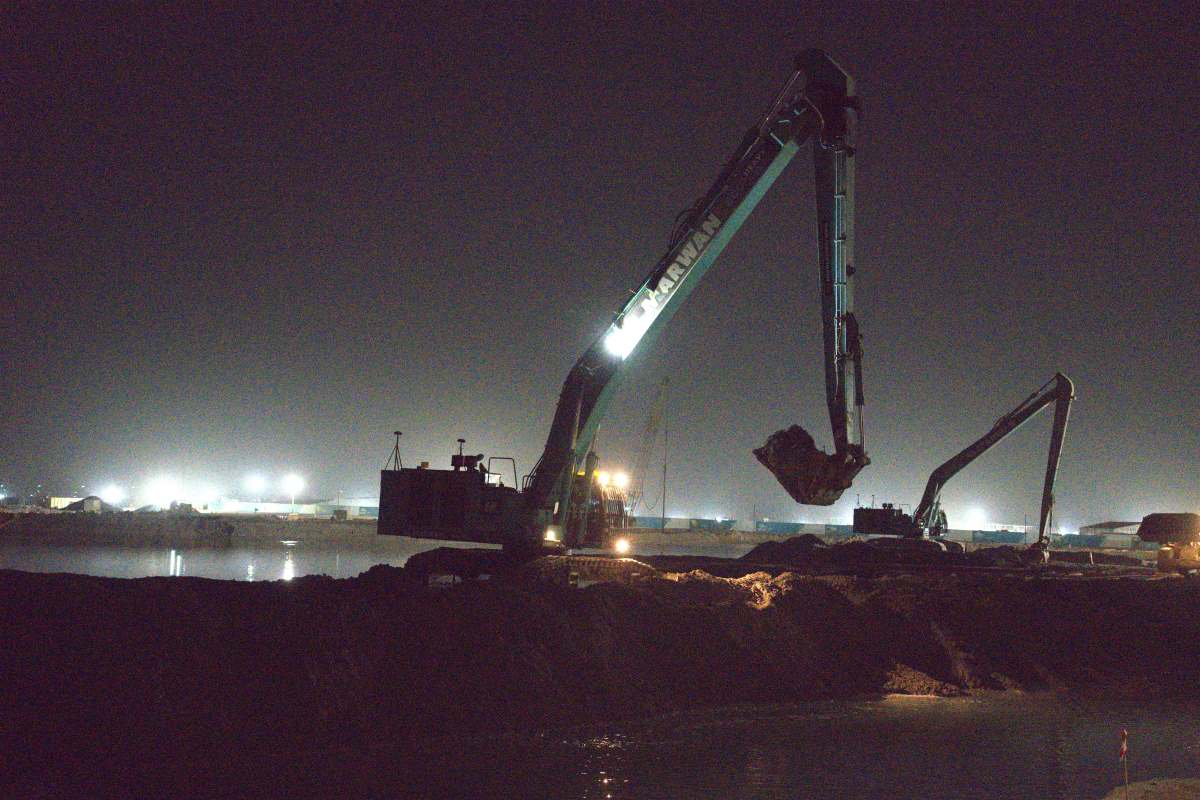 SK850 long reach excavator