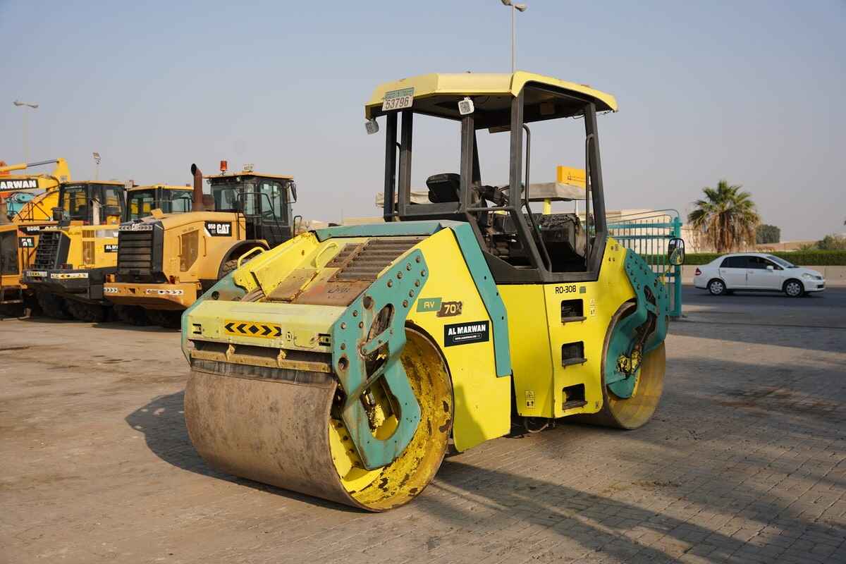 A Bomag tandem roller can operate forwards and backwards