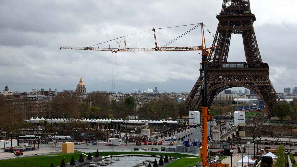 رافعات برجية أثناء بناء أولمبياد باريس