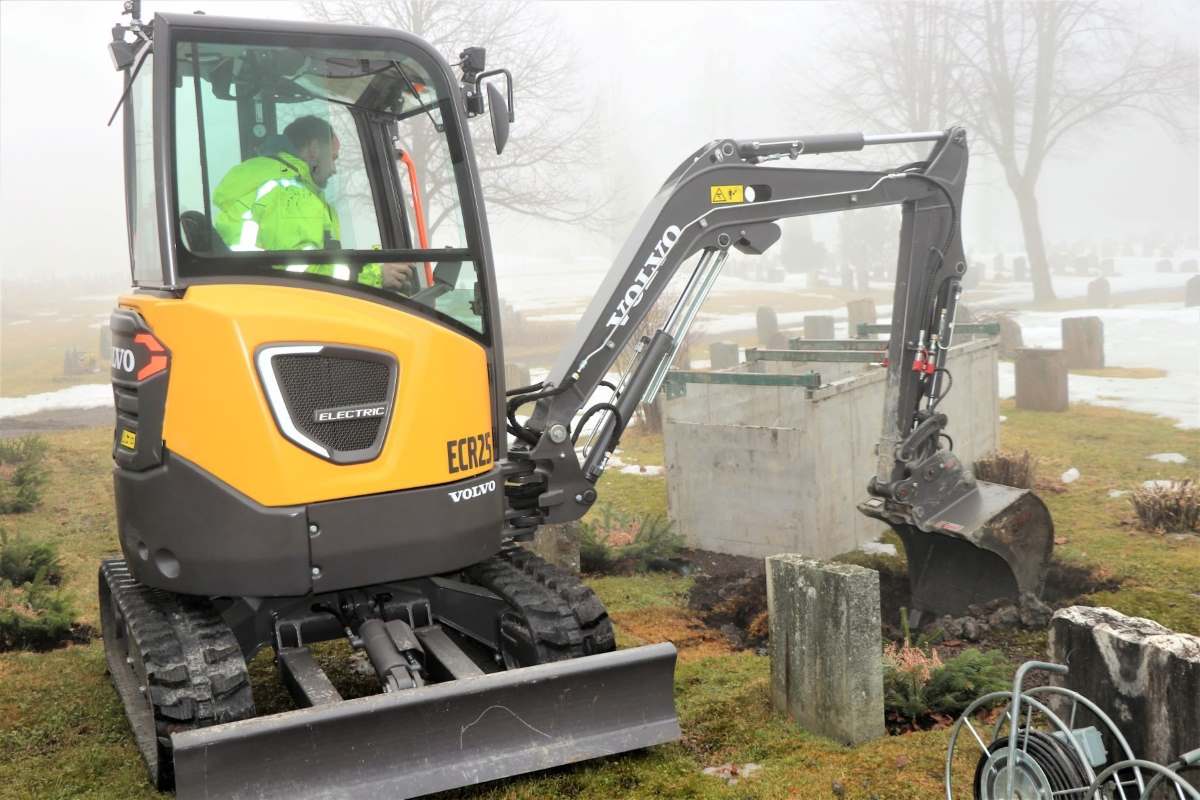 Volvo ECR25 mini excavator