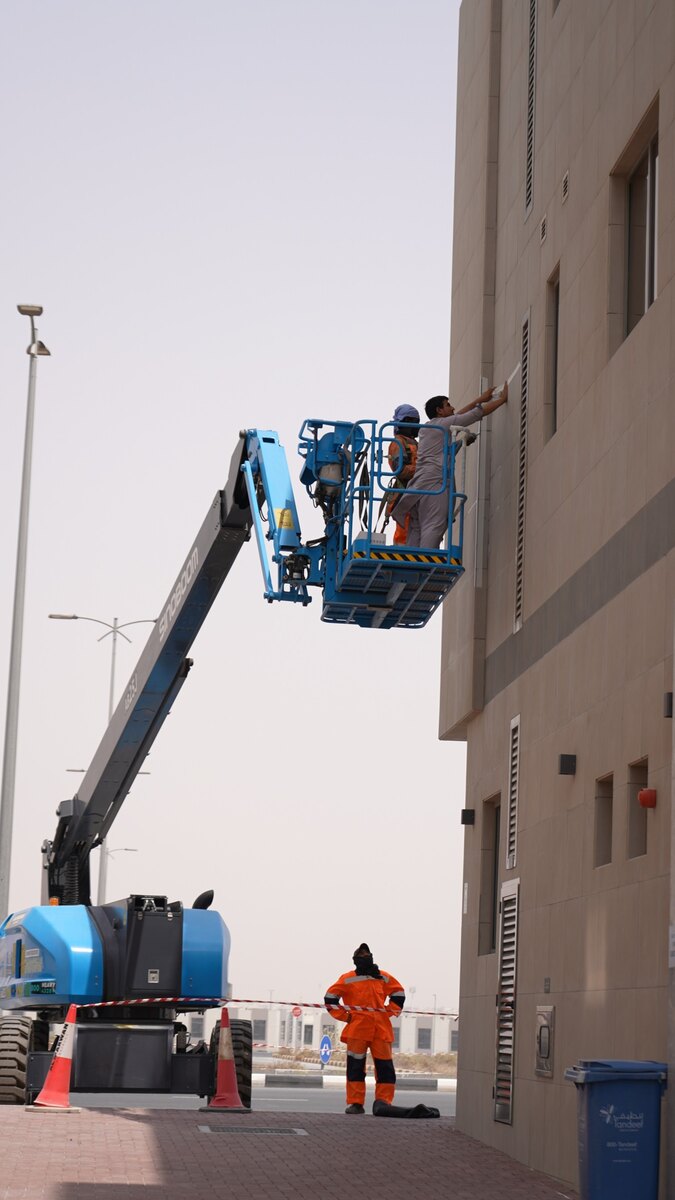 AB25J articulated boom lift