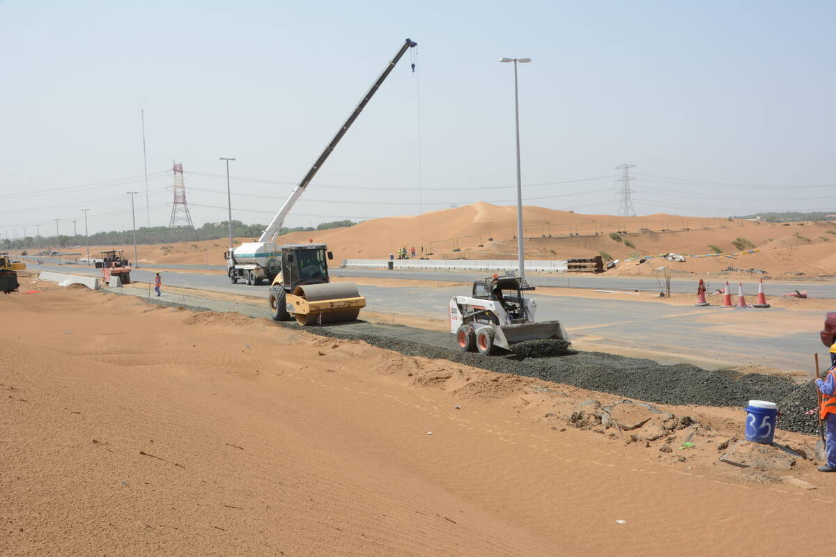 تُمكّن الملحقات الرافعات الانزلاقية (السكيد ستيرز) من القيام بمهام متنوعة تتجاوز قدراتها الأساسية.