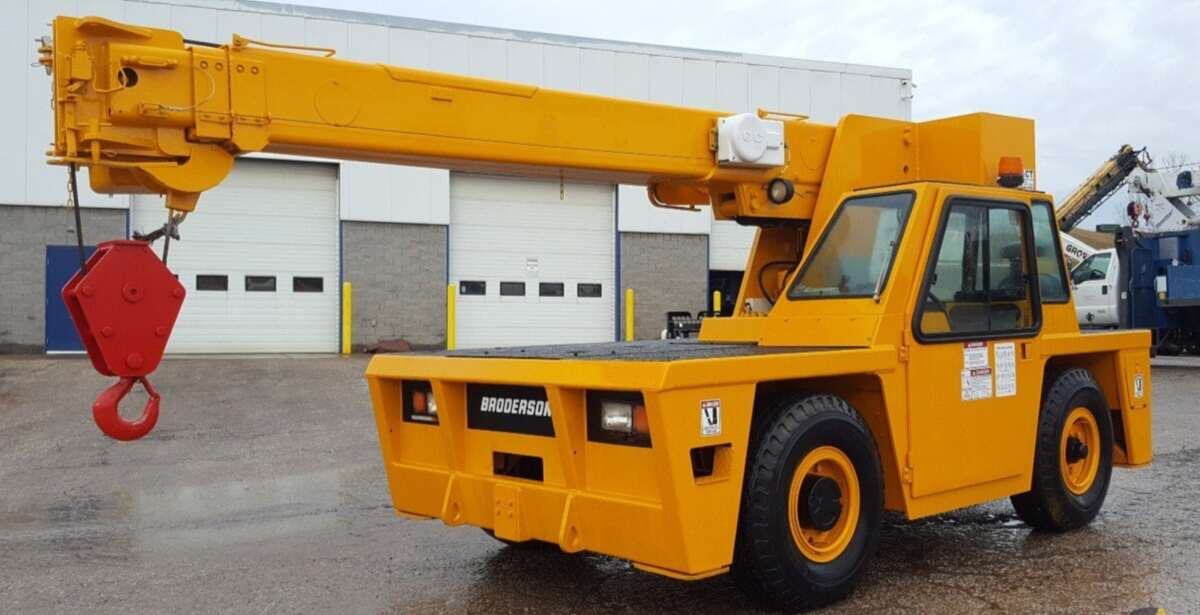 A Broderson IC 80 carry deck crane - Image courtesy of Broderson