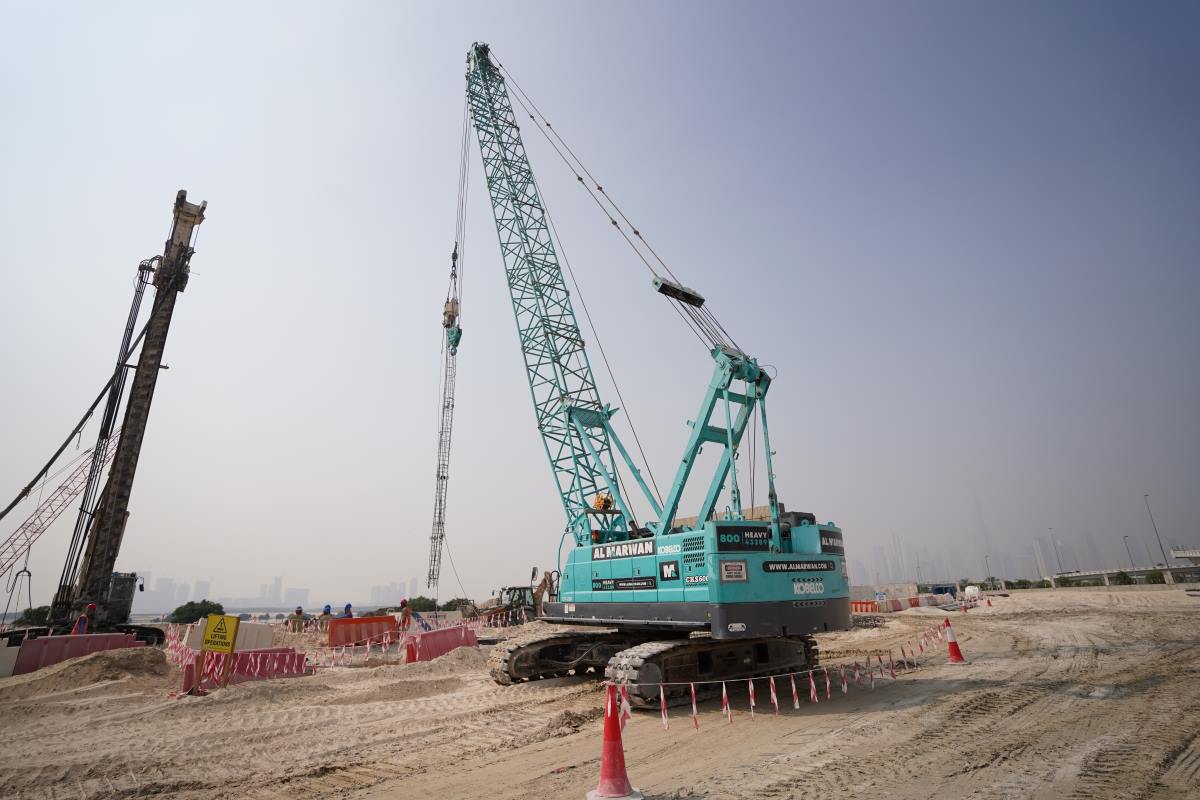 CKS600 crawler crane in action.
