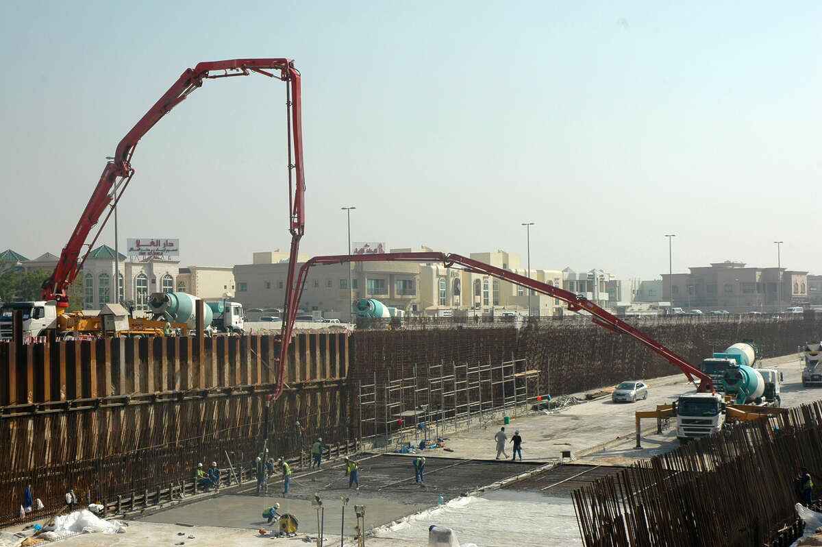 شاحنات خلط وضخ الخرسانة