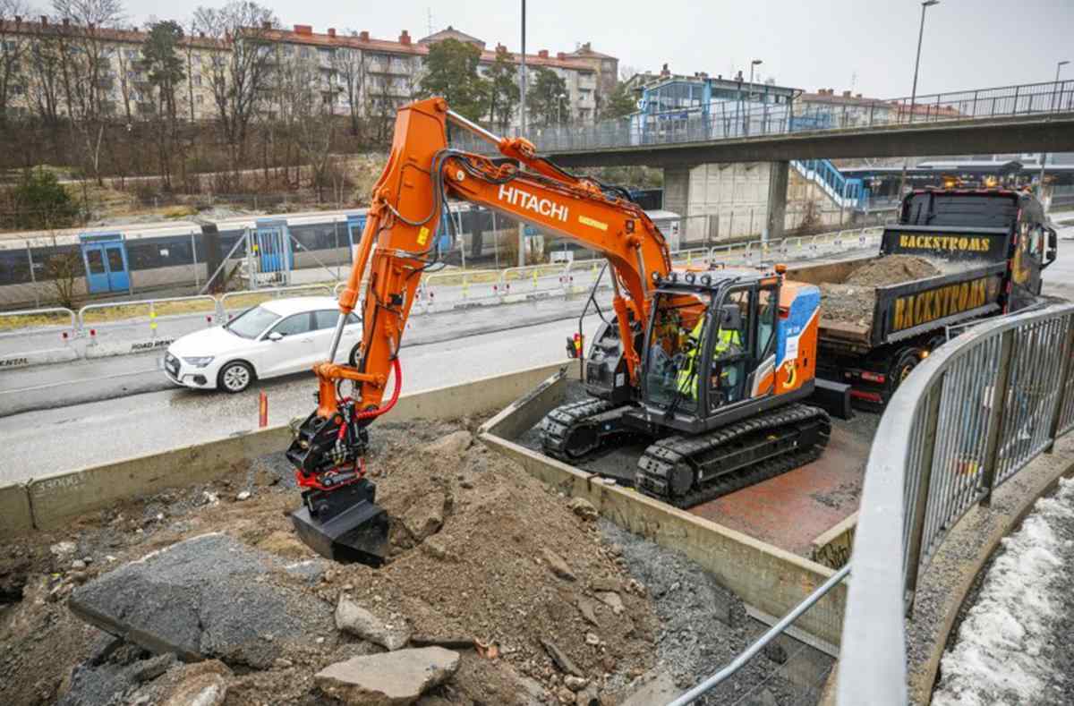 Hitachi battery-powered excavators