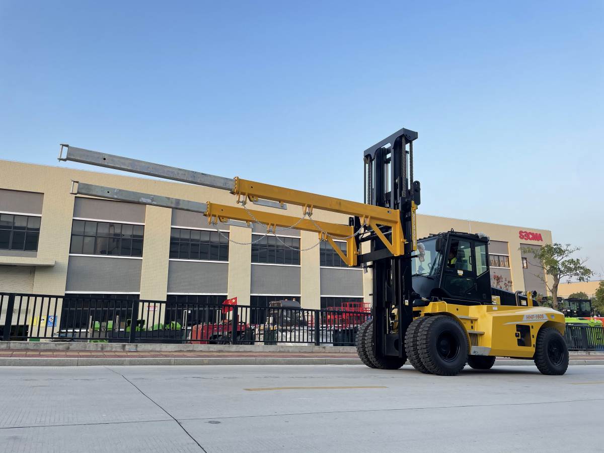 A double pallet handler