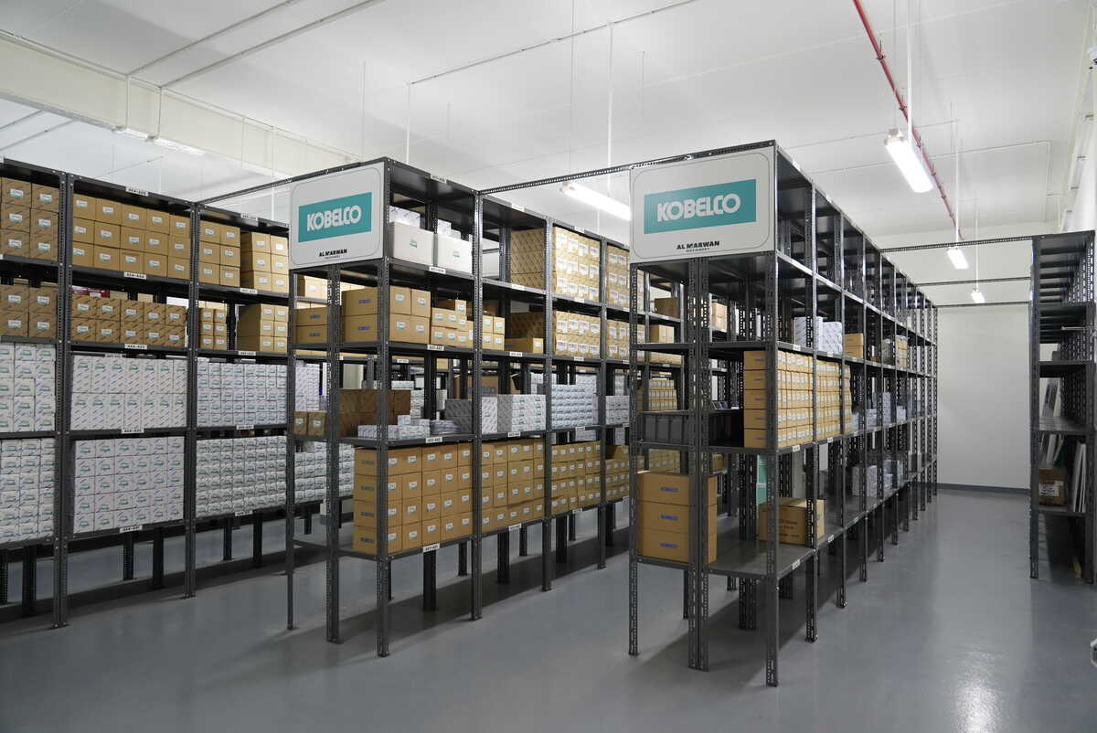 Kobelco crawler cranes and excavator parts