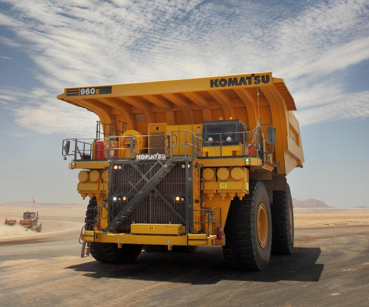 كوماتسو 960E هي عاشر أكبر شاحنة ثقيلة في العالم - الصورة مقدمة من موقع komatsu.co.za