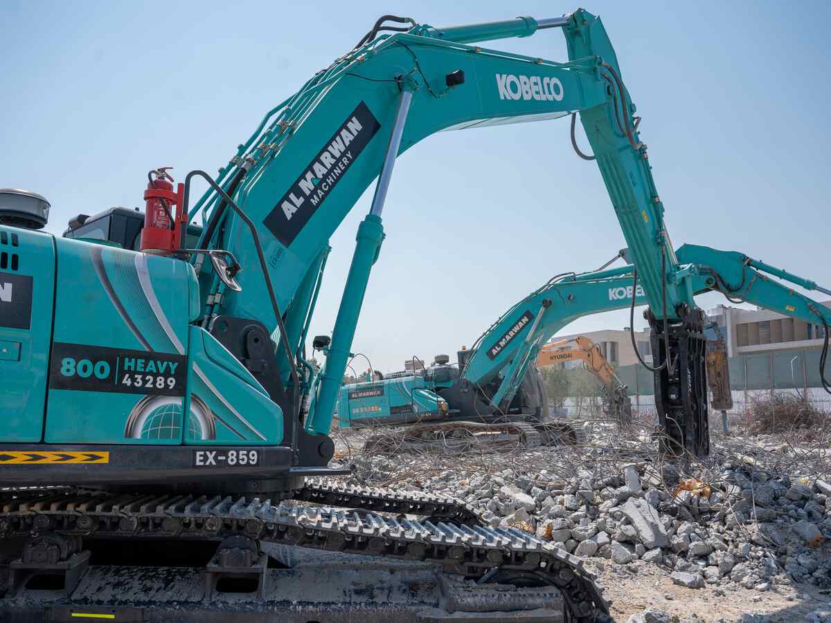 حفارات كوبلكو SK380 متوسطة الحجم 