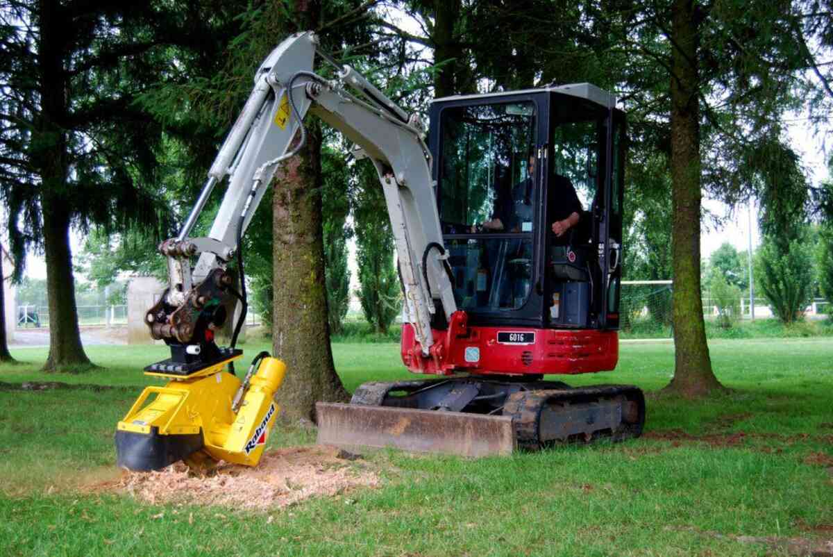 Mini digger attached to a stump grinder