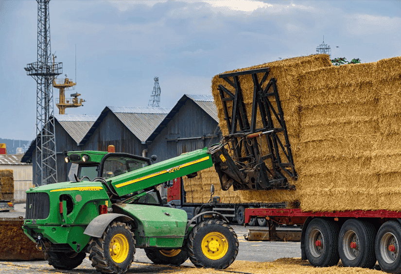 telehandler in agriculture work
