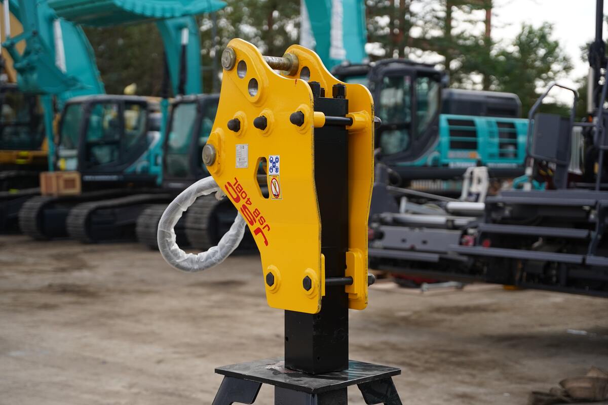 The JSC JSB40BL medium-duty hydraulic breaker